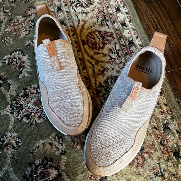 Blush pink earth Brand Shoes - Picture 4 of 7